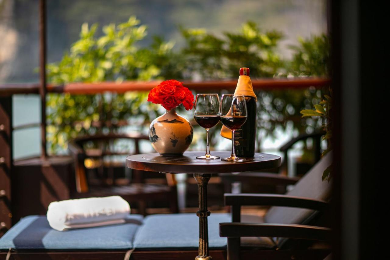 Nostalgia Halong Cruise Hotell Ha Long Eksteriør bilde